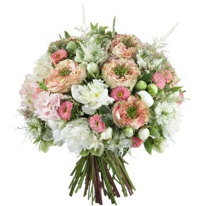 Цветочный микс с розовыми гортензиями 