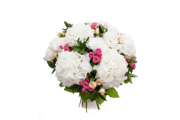 Букет с белыми гортензиями