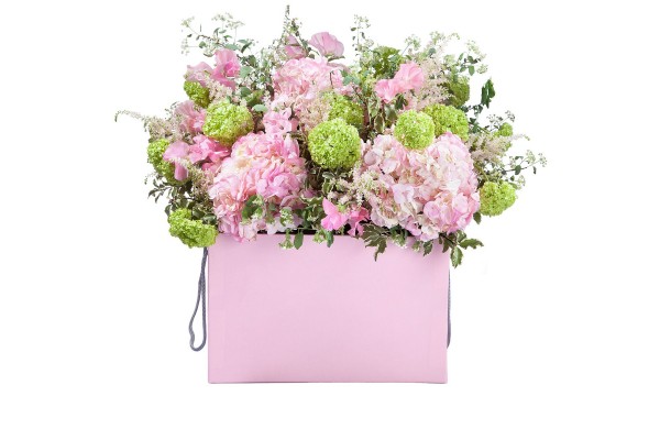 Цветочная композиция с розовой гортензией