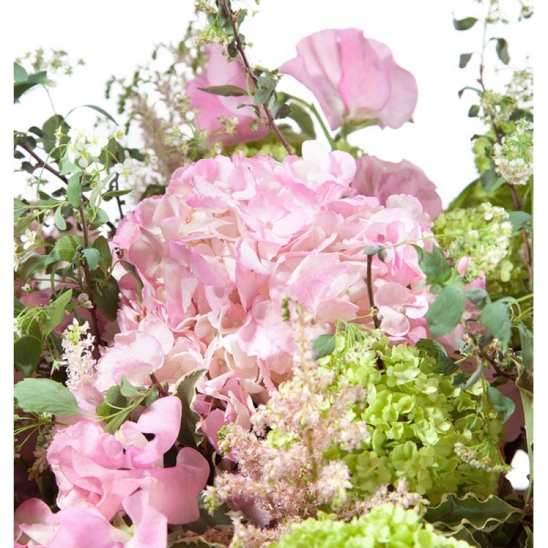 Цветочная композиция с розовой гортензией