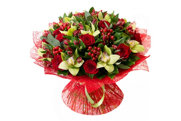 Красная цветочная композиция с зелеными орхидеями