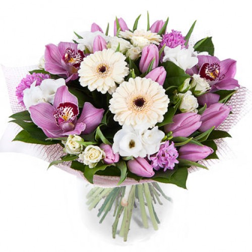 Букет из розовых орхидей, кустовых роз и тюльпанов