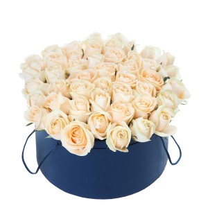 Цветочная композиция из кремовых роз