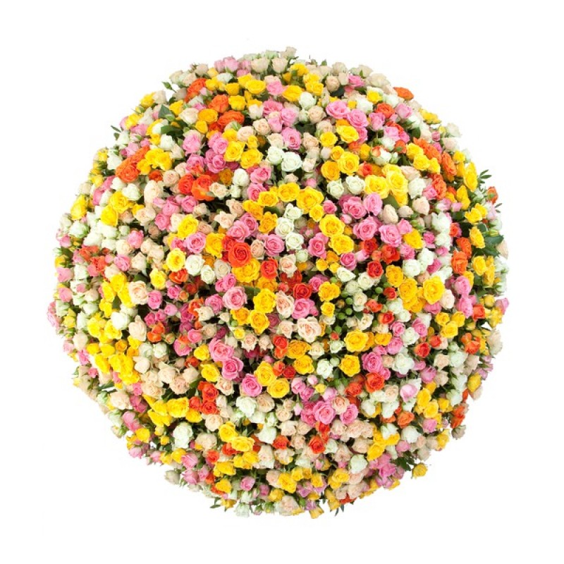 Цветочная композиция из разноцветных роз и разноцветных тюльпанов