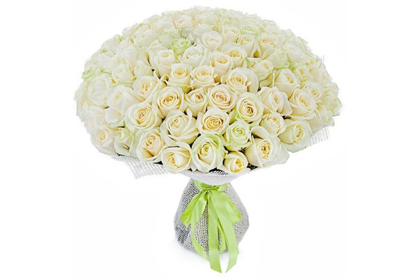 Круглый букет из белых роз