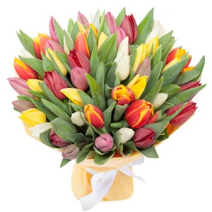 Букет из разноцветных тюльпанов